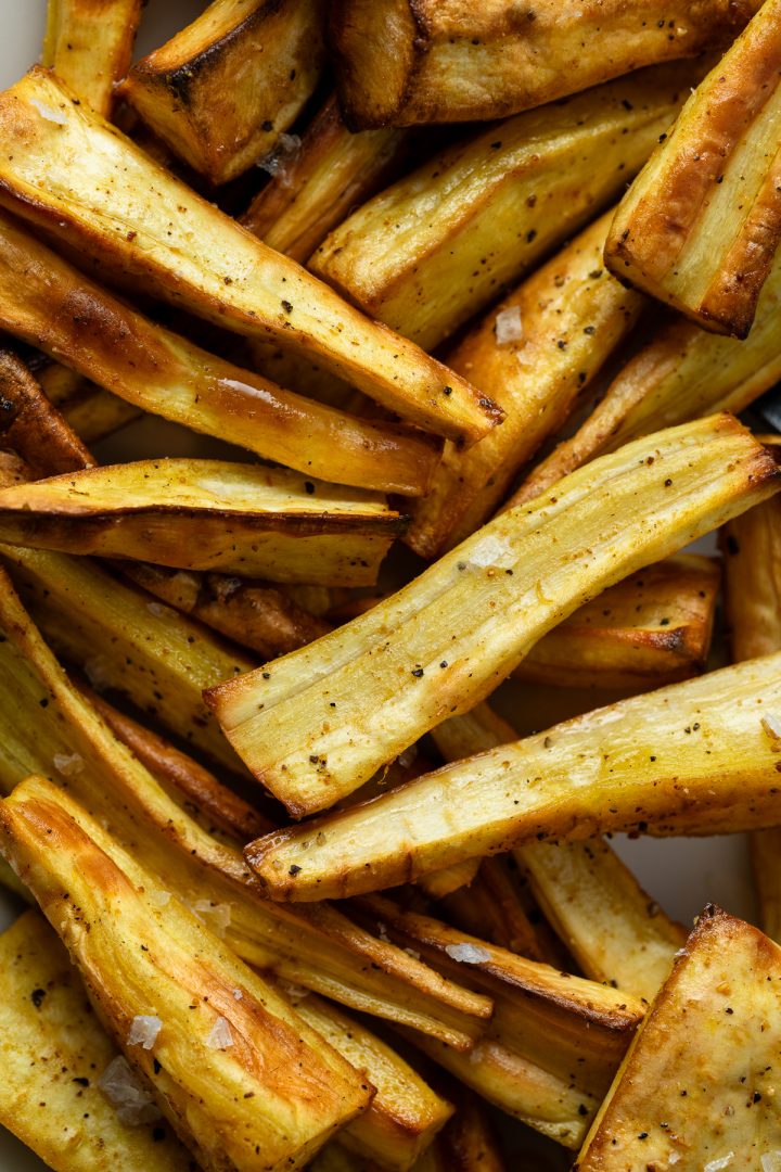 Close up of roasted parnsips.