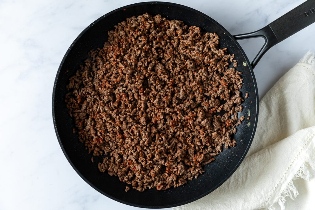 The browned beef mince in a saucepan.